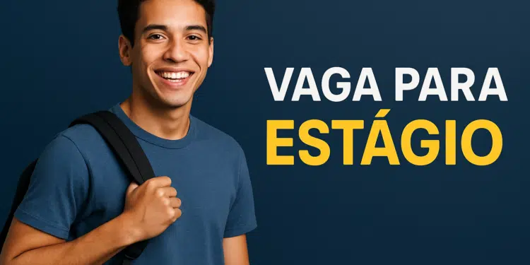 Jovem sorrindo com mochila e texto 'Vaga para Estágio'.
